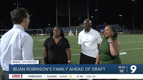 Bijan Robinson's family ahead of the NFL Draft