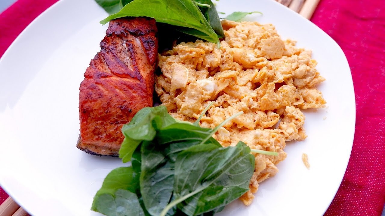 Keto Fried Salmon with Scrambled Egg