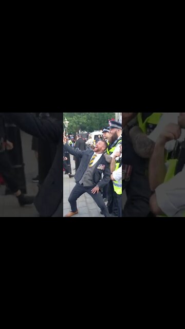 This police man that looks like the singer rag and bone man #metpolice