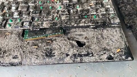 NO:2 Restoration a destroyed 20-year-old LENOVO aptop Rebuild and restore LENOVO aptops