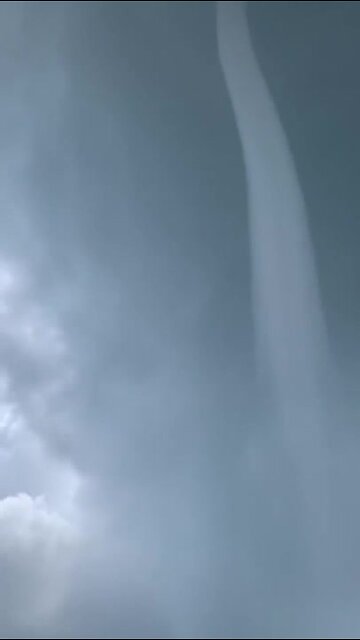 Video: Close video of a waterspout on N. Redington Beach
