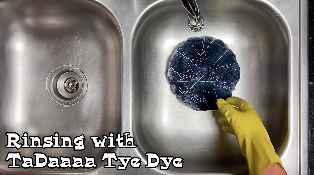 Rinsing Tie Dye with TaDaaaa Tye Dye: Sunday Spiral