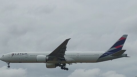 Boeing 777-300ER PT-MUB vindo de Guarulhos para Manaus