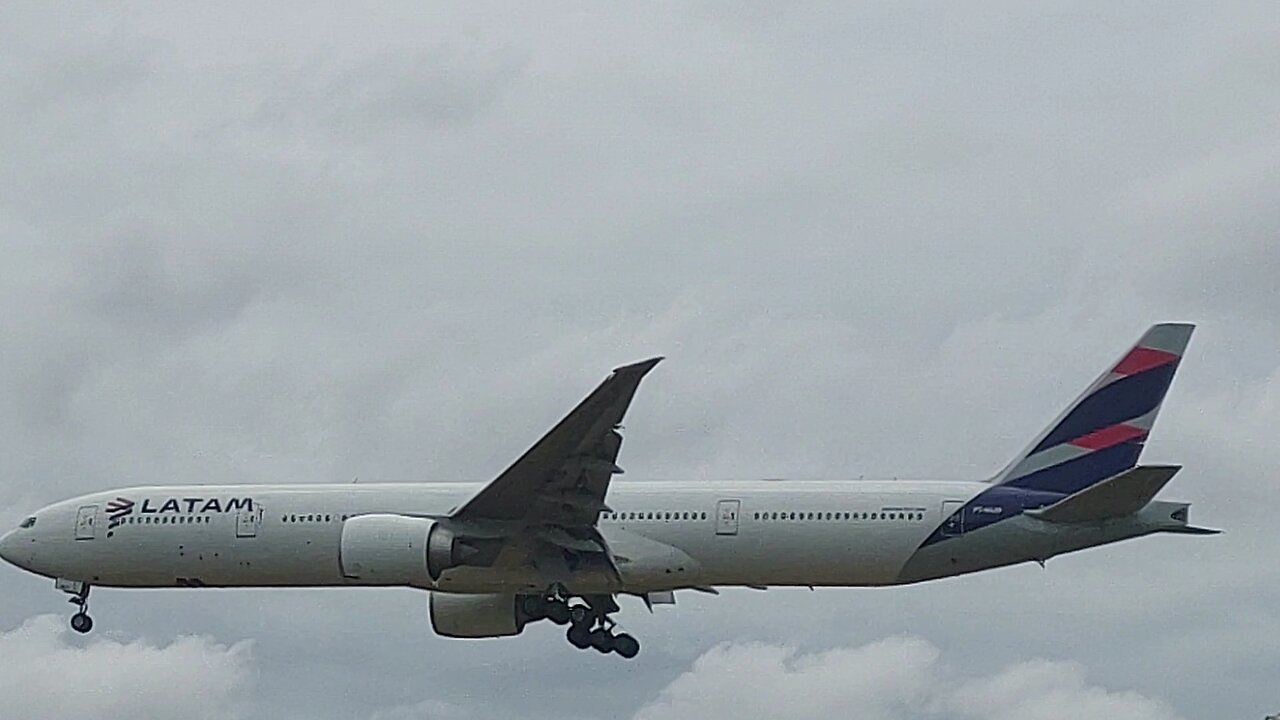 Boeing 777-300ER PT-MUB vindo de Guarulhos para Manaus