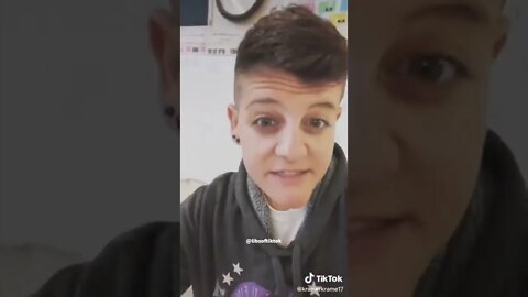 Teacher brags about making students use pronouns🇺🇸