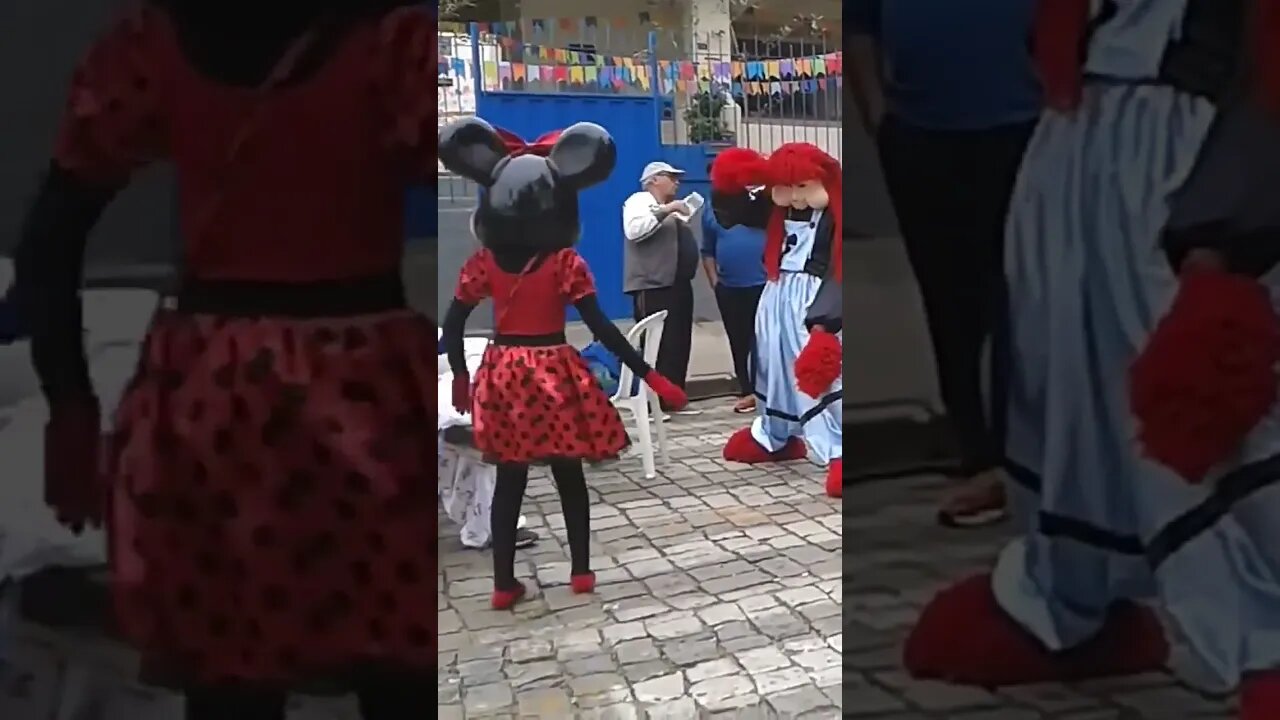 DANÇANDO NA PRAÇA COM FOFÃO, PATATI, MINNIE MOUSE E PALHACINHA PARA ALEGRIA DAS CRIANÇAS, LIKE
