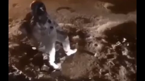 The first philipino walking on the moon 🤣