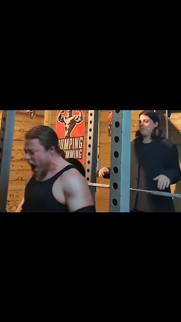 IT'S A CHRISTMAS MIRACLE! 102.5 KGs x 5 BENCH PRESS NEW REP PR!