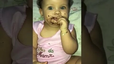 NAO ACREDITO TOMEI UM BANHO DE CHOCOLATE #meme #viral #criança #bebe #shorts