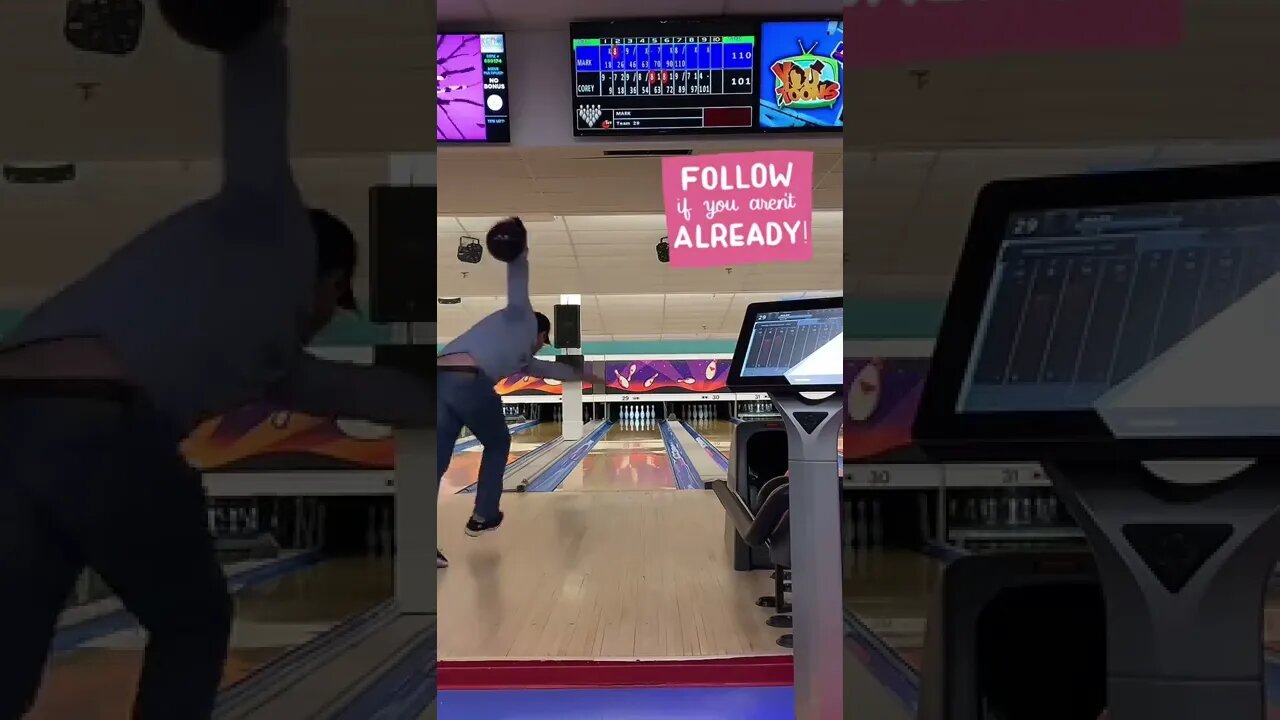 Ambidextrous Bowler Throws Strikes Lefty & Righty! #bowlingnight #bowl