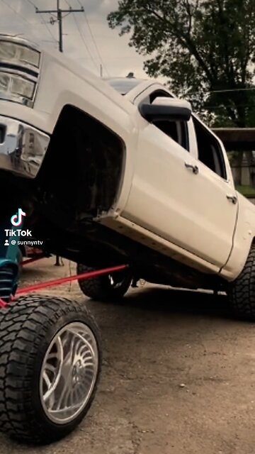 Awesome lifted truck.