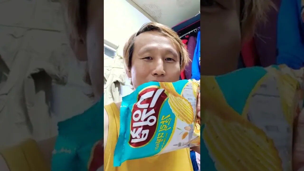 #shorts #hungry #delicious#happy Korean swing chip taste reaction!