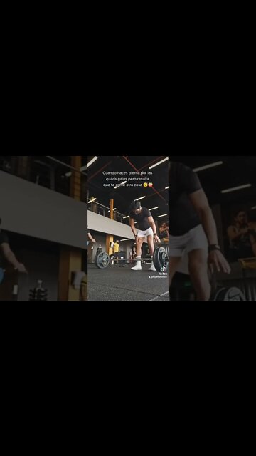 Cuando Entrenas Pierna para Sacar Quads y te Termina Creciendo Otra Cosa 😴