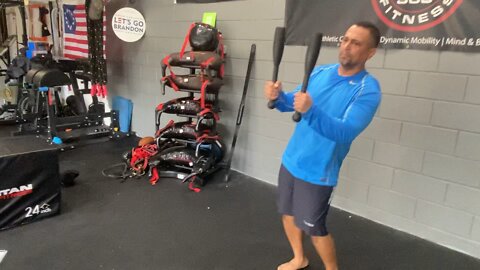 Clubbell Hip Pops