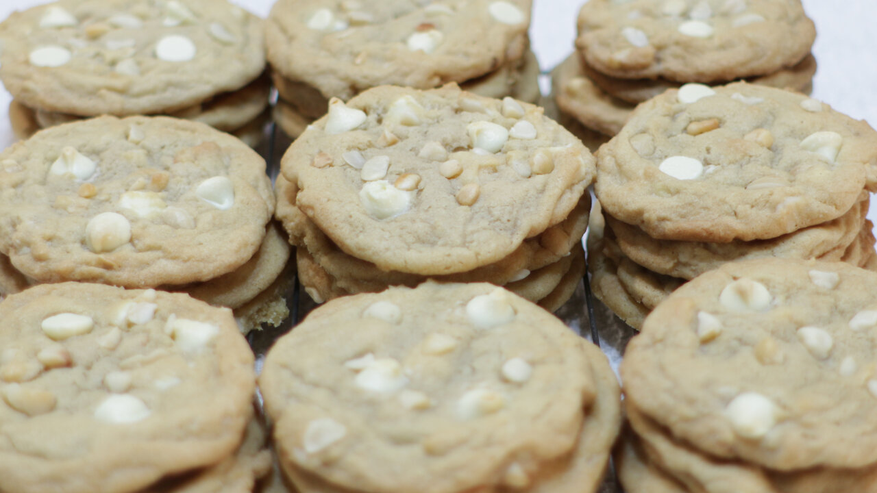 Chewy Macadamia Nut Cookies