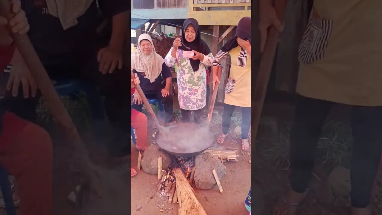 TRADISI MBUAT DODOL. BESEMAH UNTUK HAJATAN PERNIKAHAN DI PAGAR ALAM.