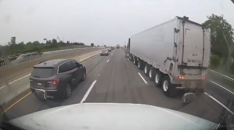 Truck Accident On Highway 401 Cambridge