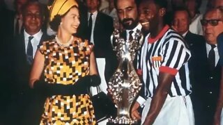 Rainha Elizabeth II viu o gol 900º de Pelé no Maracanã