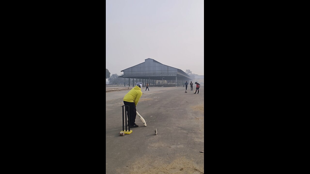 ye kaisi baal fenki bowler ne 😂 #cricketshorts #cricketreels