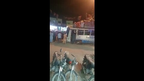 Karachi Oramgi Town Bus Road Me Phansgai