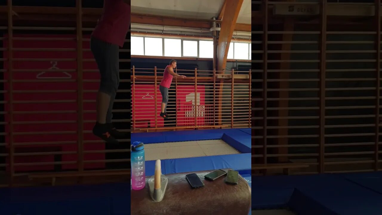 Uwaga robię salto 😊 #youtubeshorts #trening #like #love #workout #videoshort #akrobatyka #parkour