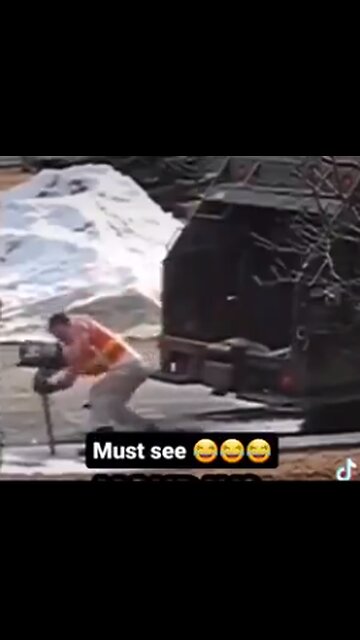 THIS DUDE HAD A REALLY BAD DAY ON THE JOB...BUT AT LEAST HE CLEANED UP HIS MESS.😳😆😆