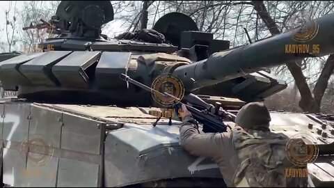 Chechen Fighters Taking Mariupol Block By Block!