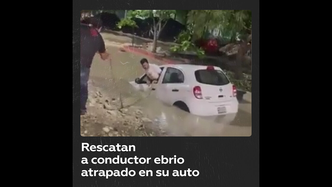 Conductor queda atrapado en inundación en Chiapas, México