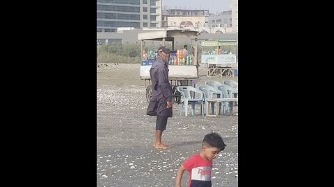 There is looting in the sea