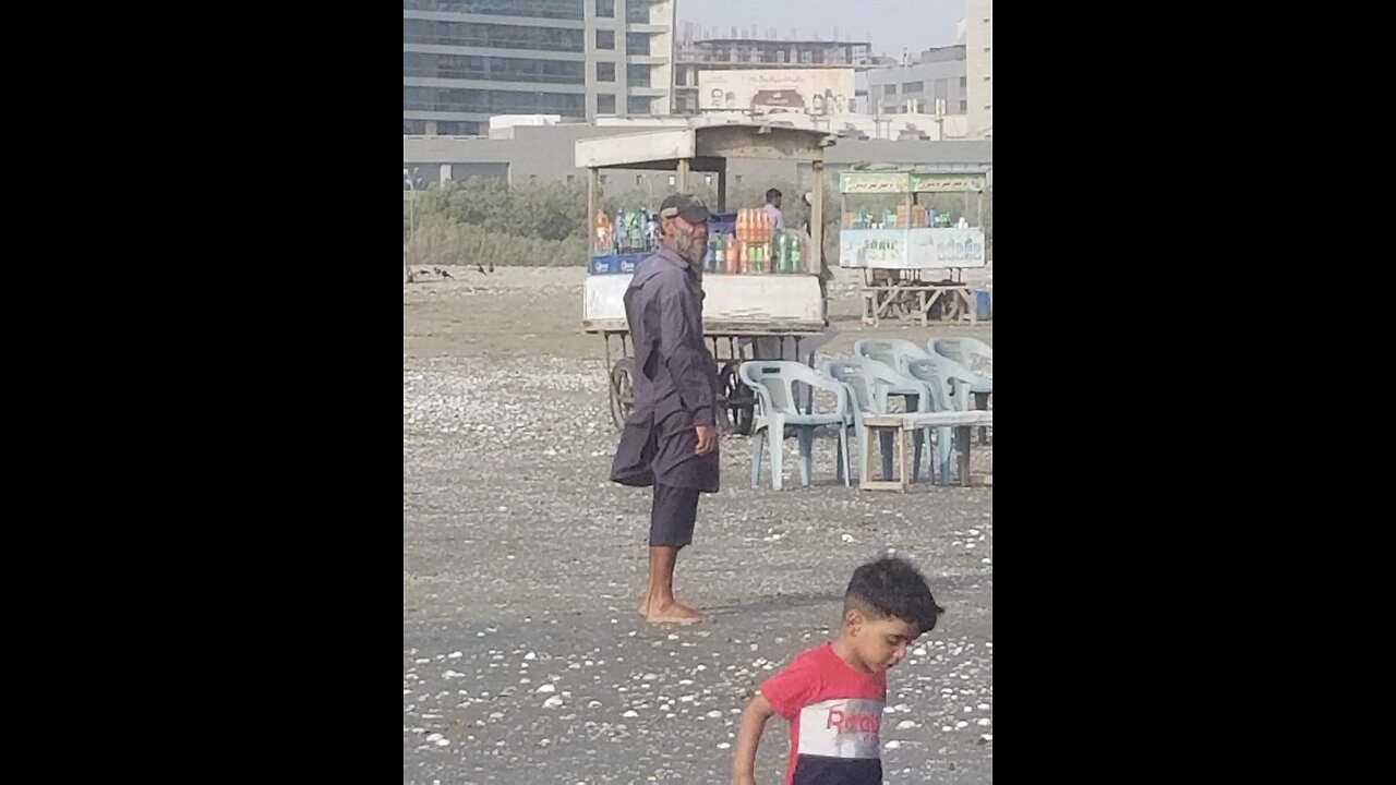 There is looting in the sea