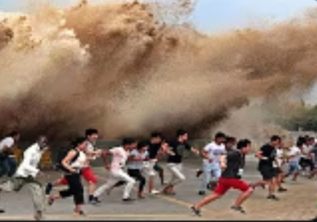 Crazy Monster Flash Flood and Storm Moments Caught On Camera