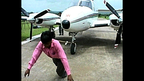 Man Pulls Plane With Teeth
