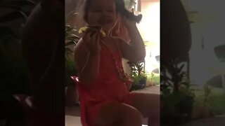 OI PESSOAL , OLHA O QUE ESTOU COMENDO #tiktok #infantil #bebe #shorts