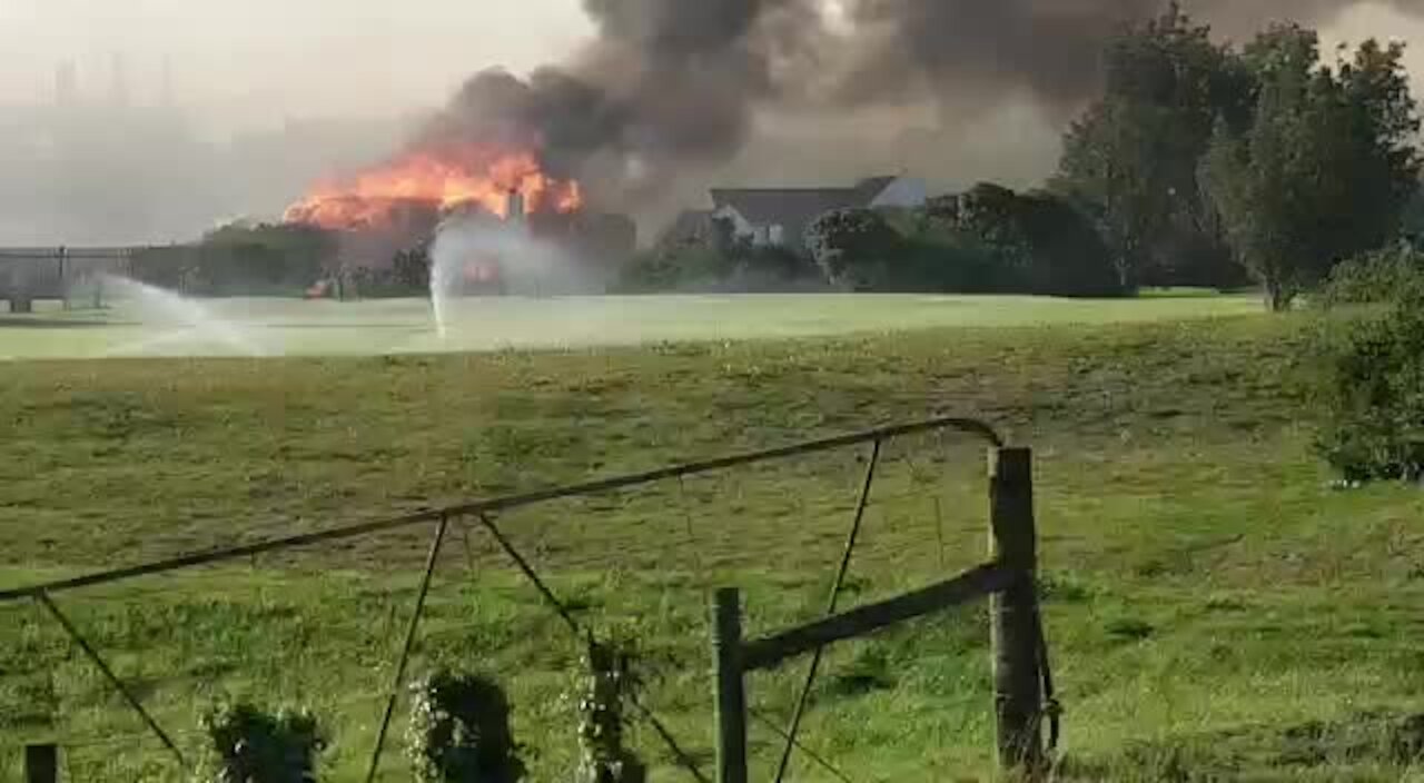 Eleven homes burning in St Francis Bay fire (G9G)