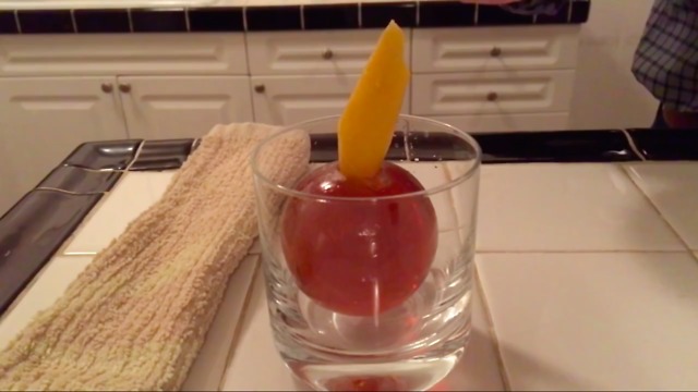 How to make an ice ball cocktail