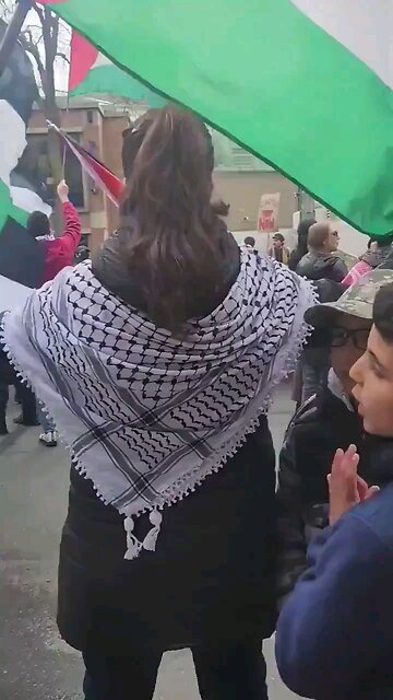 Antisemitic grandma claims Jewish women are too ugly to be r*ped.