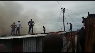 SOUTH AFRICA - Cape Town - Tshepetshepe shack fire in Khayelitsha (Cell Phone Pictures and Video) (rrz)