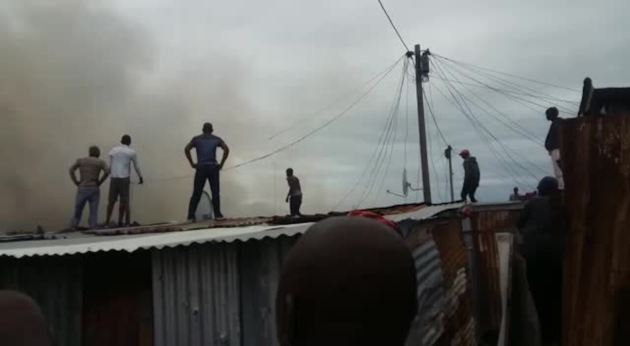 SOUTH AFRICA - Cape Town - Tshepetshepe shack fire in Khayelitsha (Cell Phone Pictures and Video) (rrz)