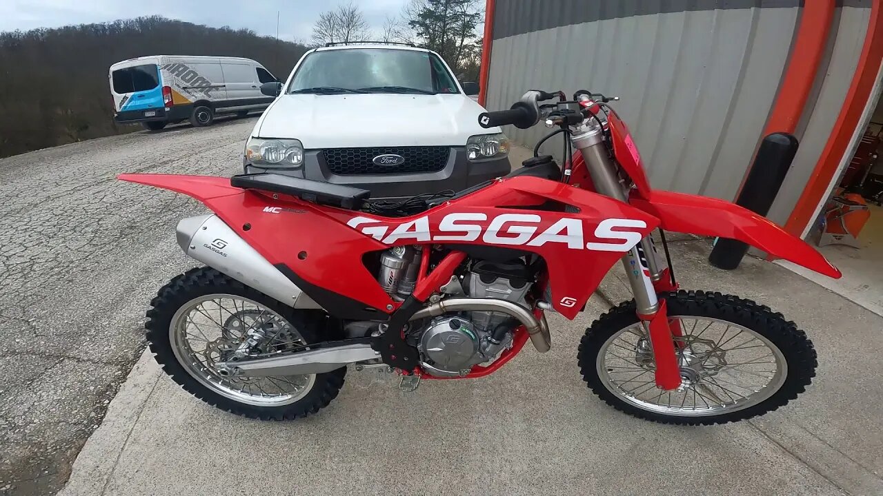 2021 GasGas MC250f | First Start & Walkaround