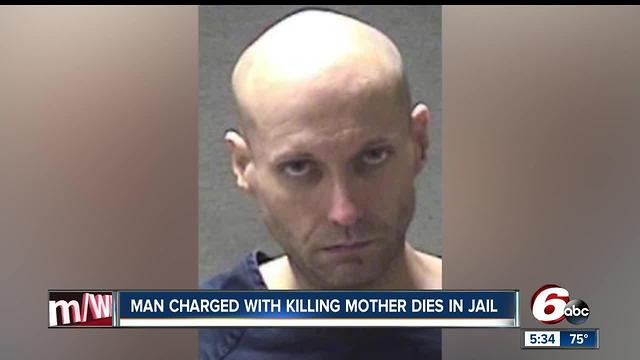 Man charged with killing mother dies in jail