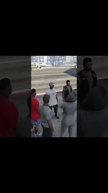 QUANDO VOCÊ JULGA ALGUÉM PERTO DA POLICIA #shorts