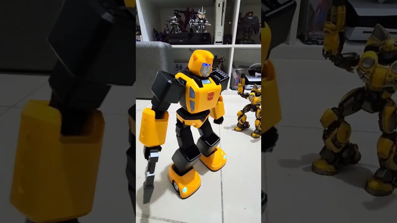 Robosen Bumblebee does moonwalk - Smooth Criminal