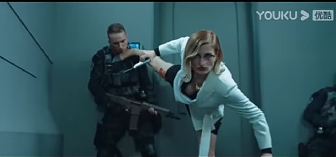 A beautifull agent came to steal confidential information