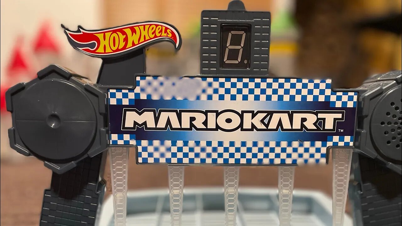 Hot Wheels Mario Kart Rainbow Road Track