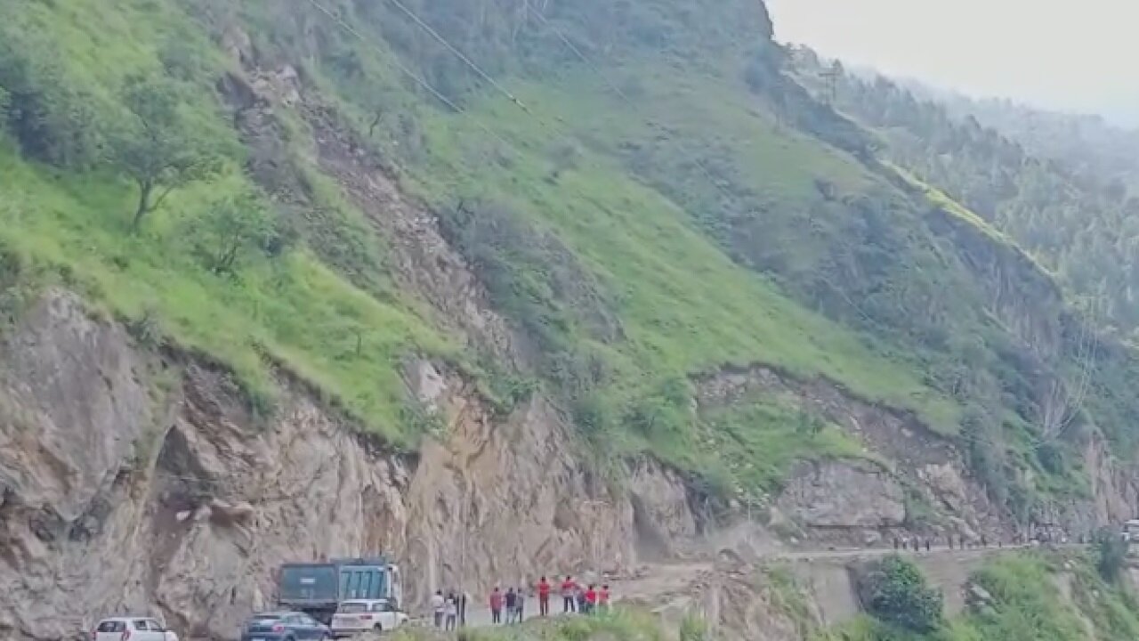 Live Video of Land Slides Near Standing People in India