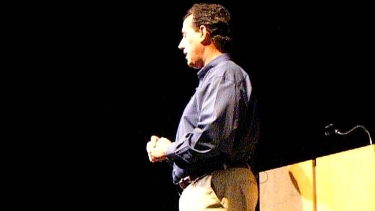 Santorum answers question on SOPA Windham NH.AVI