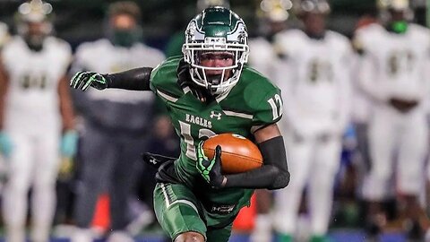 Daily Delivery | No. 1 recruit shakes up college football's pecking order and 'haves' are not happy