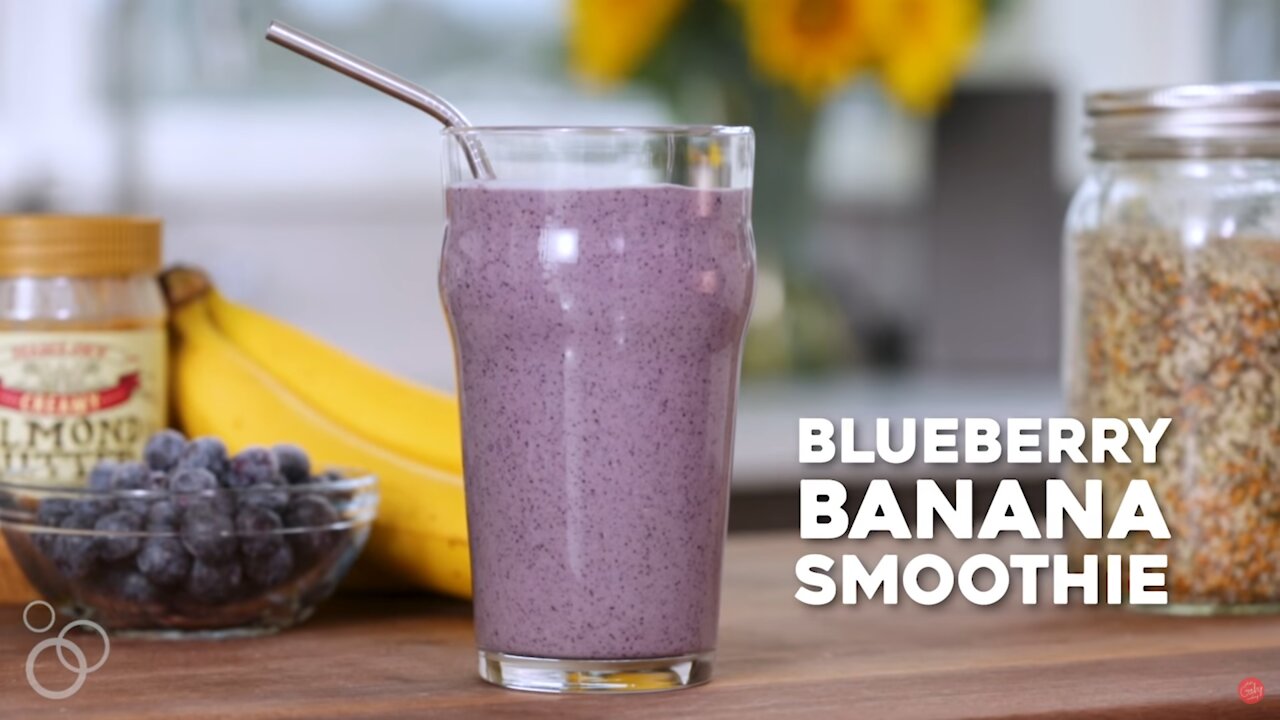 The BEST Blueberry Banana Smoothie for every morning!