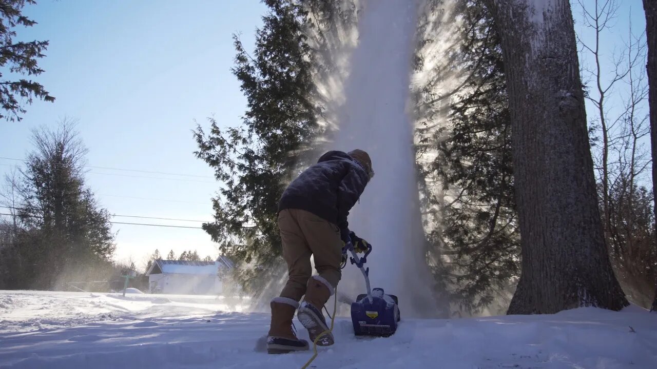 Snow Joe small electric corded snow blower Review! 13 inch shovel, 10 amps, model 323E