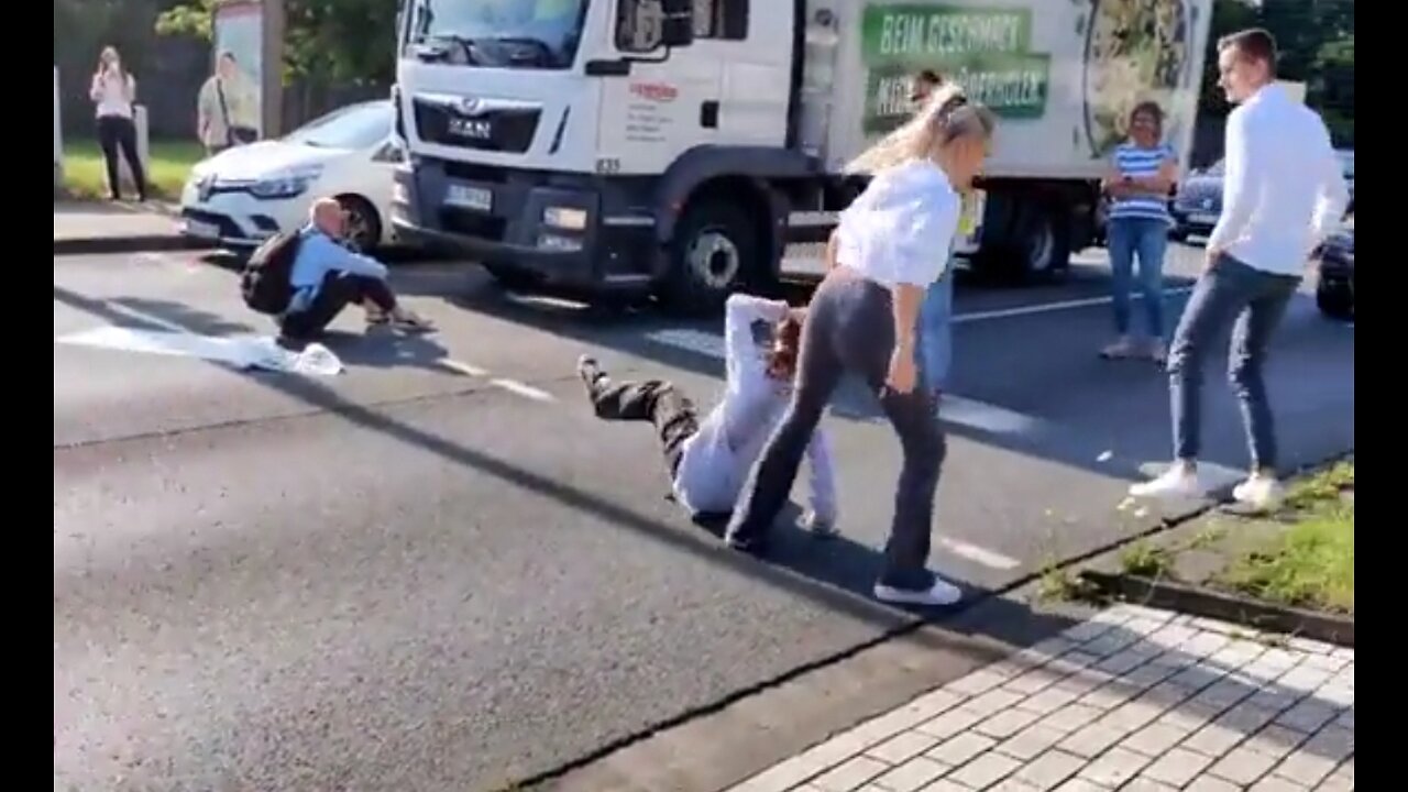 Woman Drags Climate Crazy By Hair For Blocking Traffic